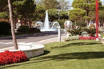 Centro Vacanze Pra' Delle Torri Каорле